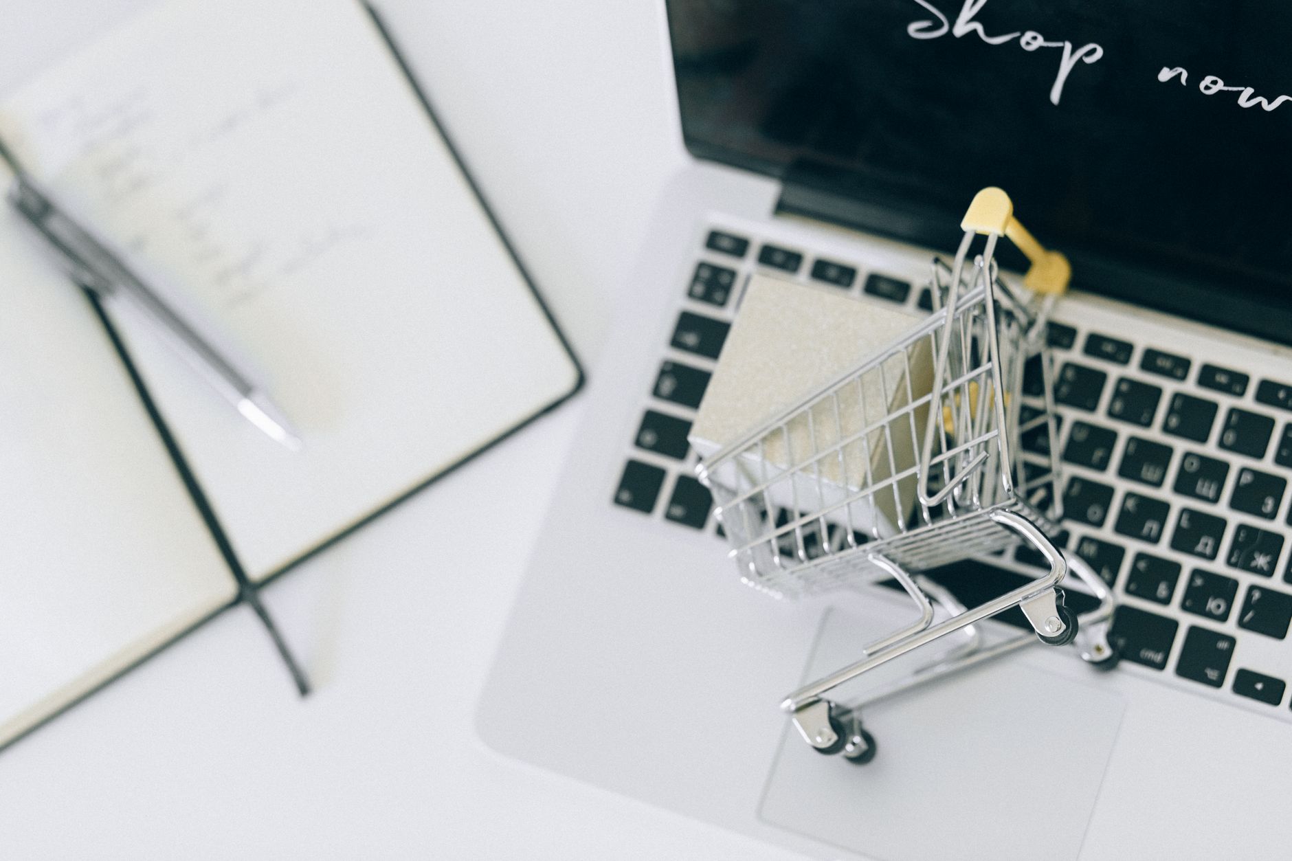네이버 'AI 쇼핑 에이전트' 정식 출시…소재·산업재 B2B 확장 주목